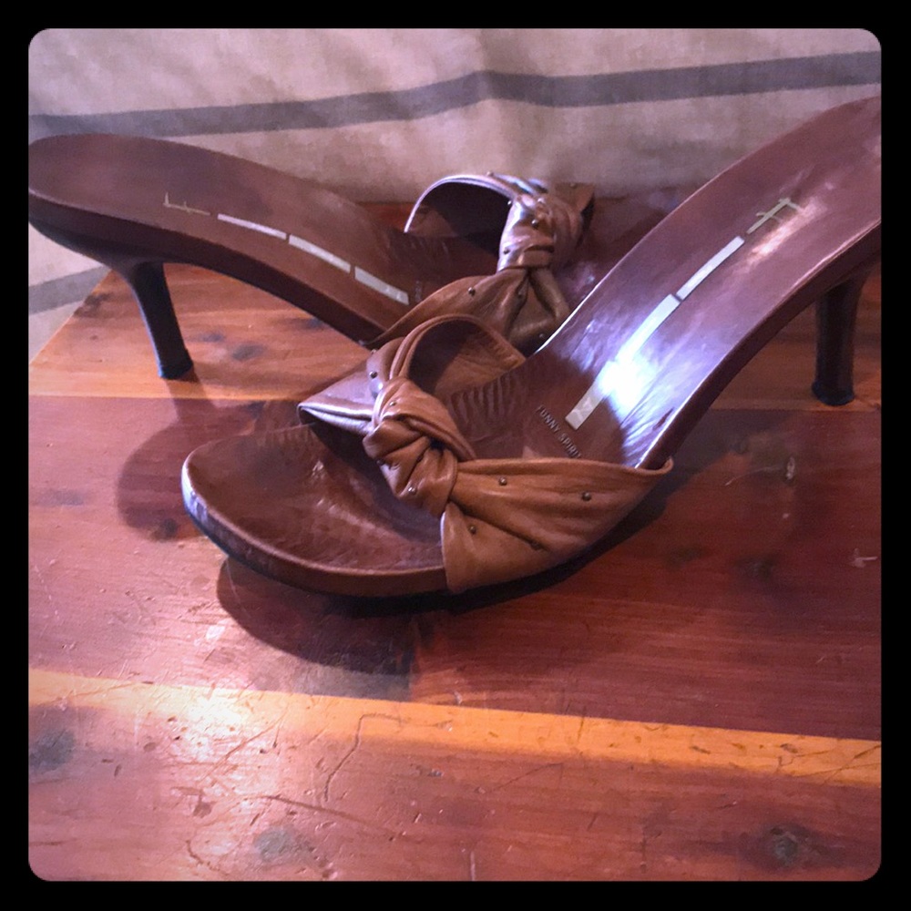 Leather knot heels